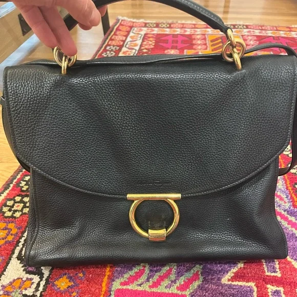 Ferragamo Margot pebbled black leather bag. Top handle or cross body strap. - Picture 2 of 7